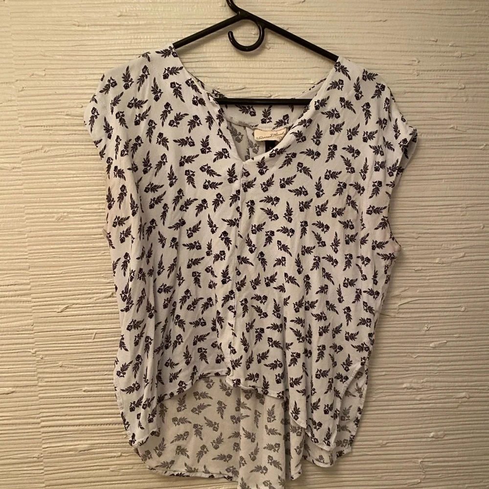 Universal Threads work blouse - Picture 1 of 4